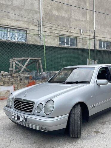 Mercedes E 200-2