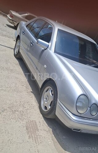 Mercedes E 200-4