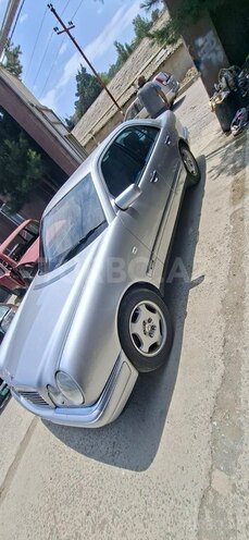 Mercedes E 200-5
