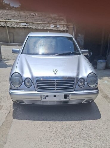 Mercedes E 200-3