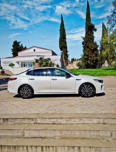 Kia K5-4