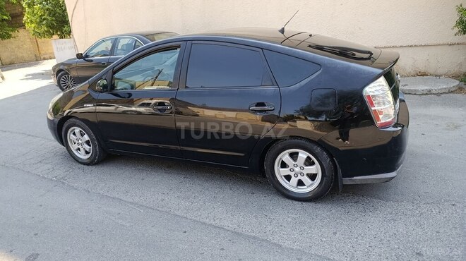 Toyota Prius-12