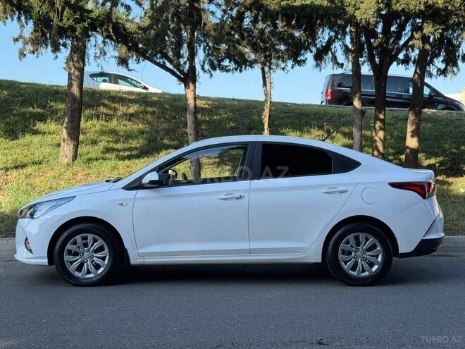 Hyundai Accent-5