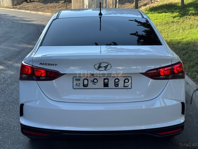 Hyundai Accent-9