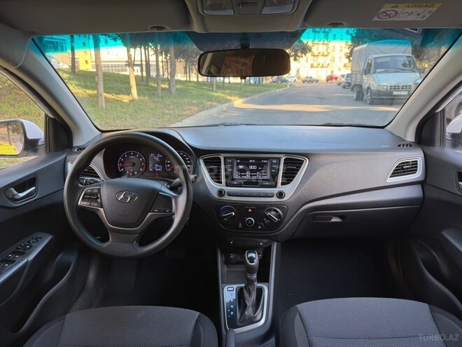 Hyundai Accent-10
