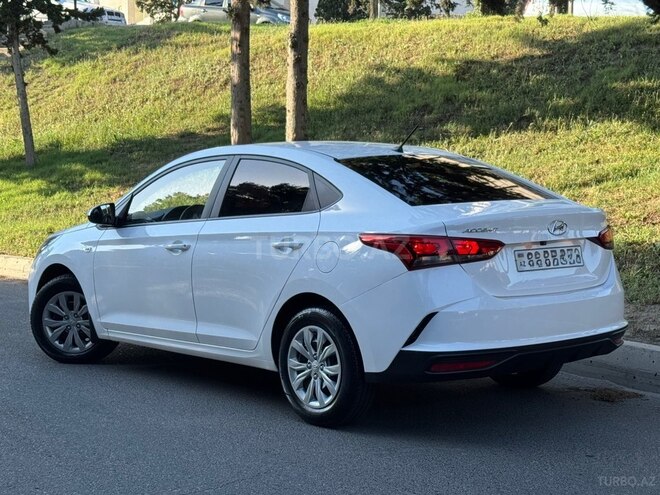 Hyundai Accent-7