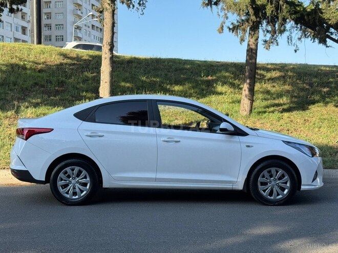 Hyundai Accent-6