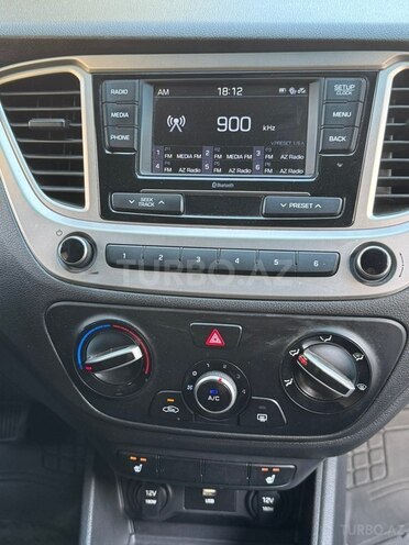 Hyundai Accent-13