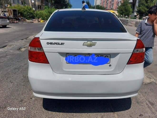 Chevrolet Aveo-5