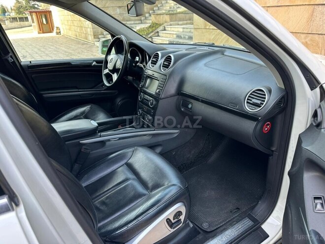 Mercedes GL 550 4MATIC-21