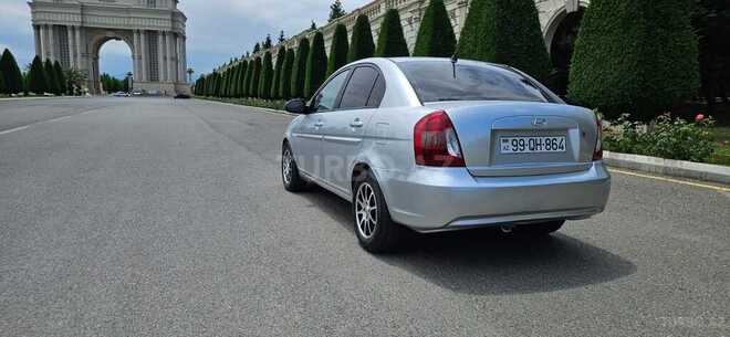 Hyundai Accent-7