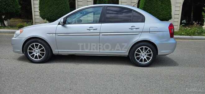Hyundai Accent-4