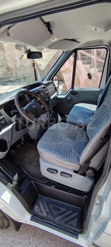 Ford Transit-13