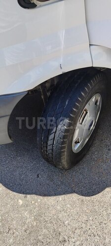 Ford Transit-12