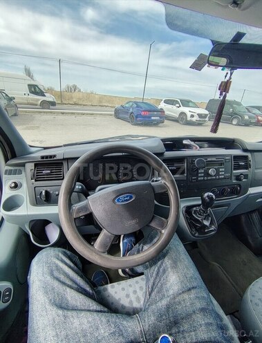 Ford Transit-9