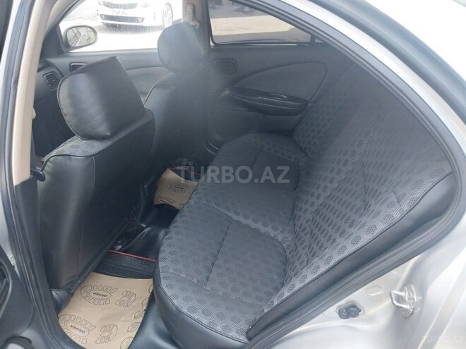 Nissan Sunny-11