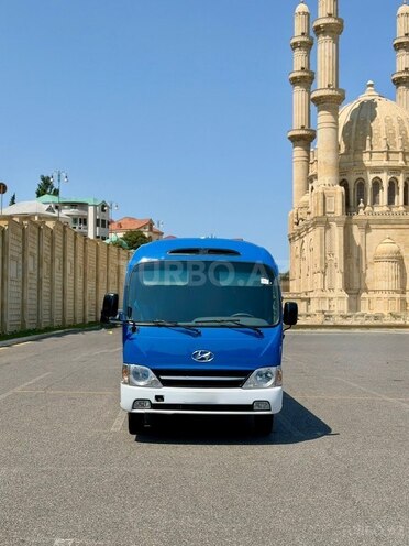 Hyundai County-1