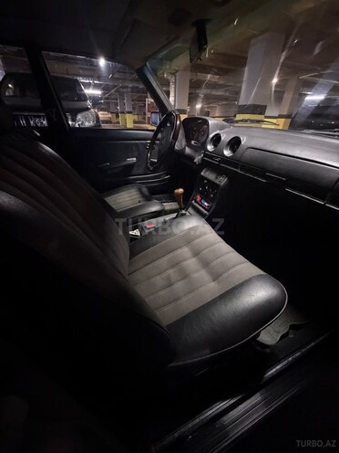 Mercedes W123-7