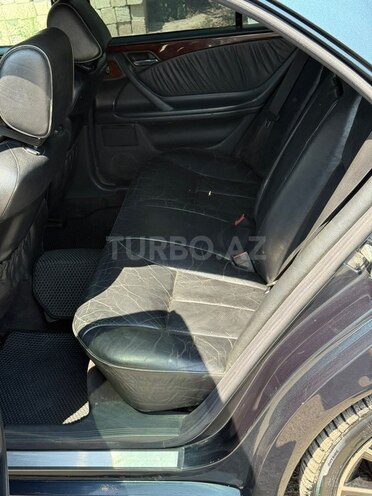 Mercedes E 320-5