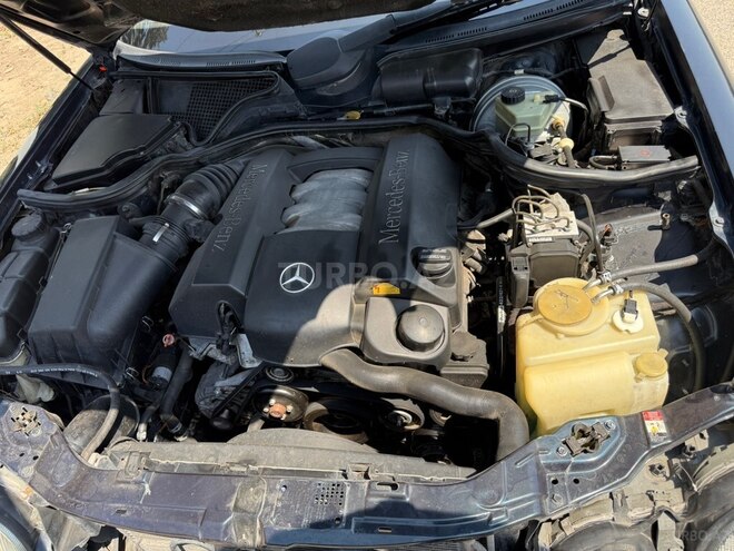 Mercedes E 320-6