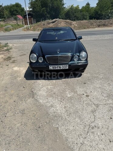 Mercedes E 320-1