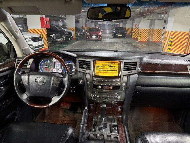 Lexus LX 570-9