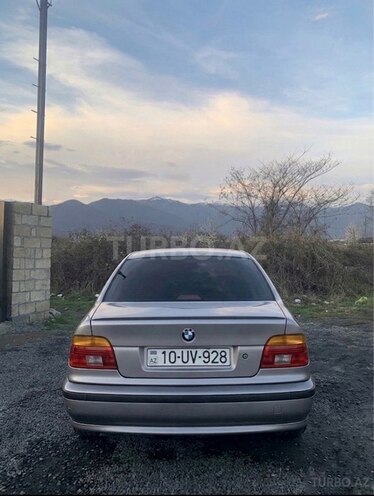 BMW 528-4