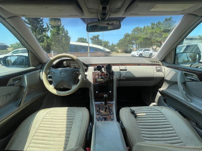 Mercedes E 220-12