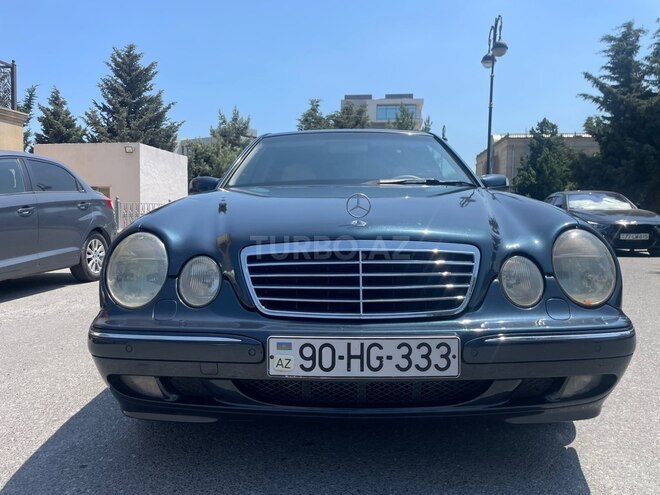Mercedes E 220-1