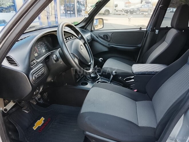 Chevrolet Niva-5