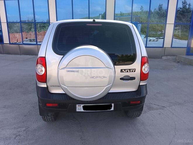Chevrolet Niva-4