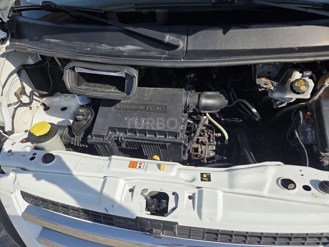 Ford Transit-5