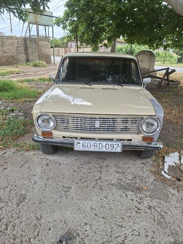LADA (VAZ) 21011-1