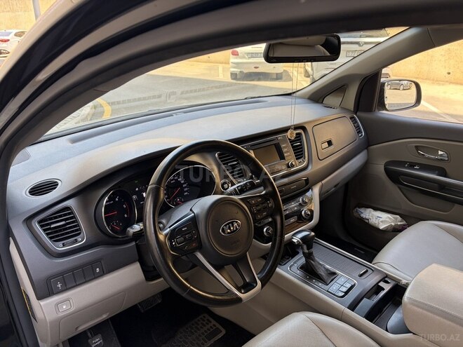 Kia Carnival-6