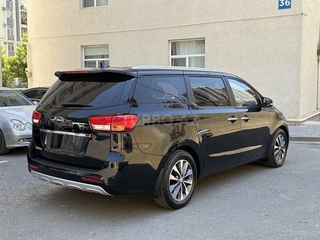 Kia Carnival-5