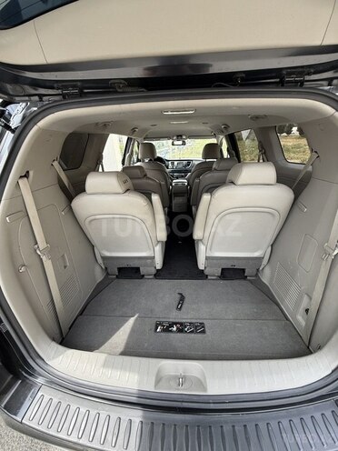 Kia Carnival-10