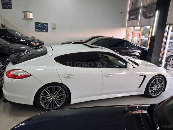 Porsche Panamera-8
