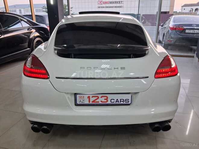 Porsche Panamera-6