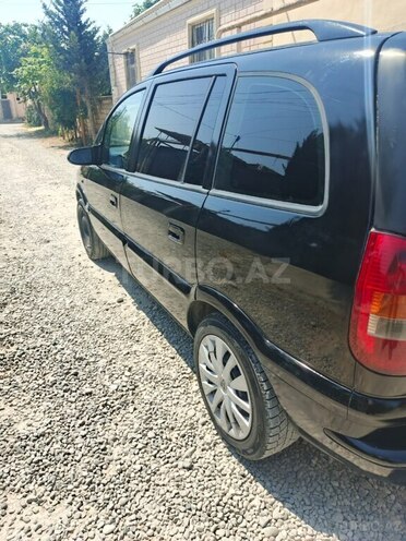 Opel Zafira-5