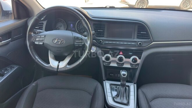Hyundai Elantra-2