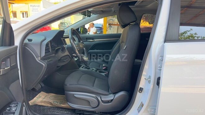 Hyundai Elantra-6