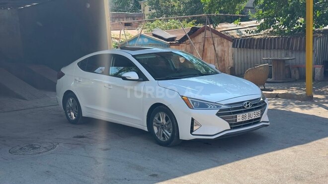 Hyundai Elantra-11