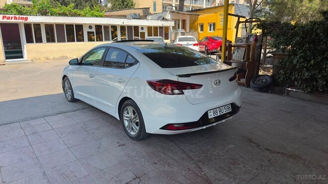 Hyundai Elantra-9