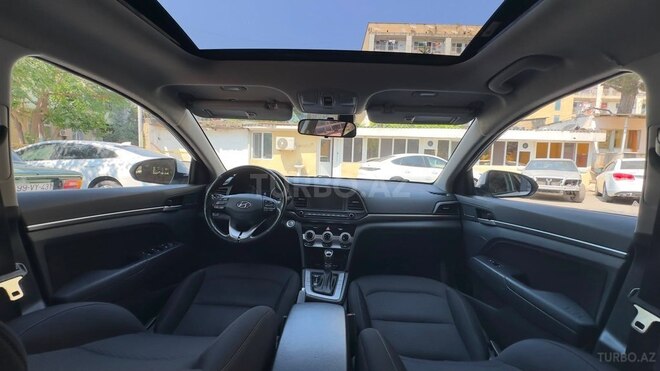 Hyundai Elantra-3