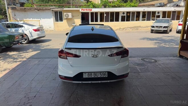 Hyundai Elantra-8