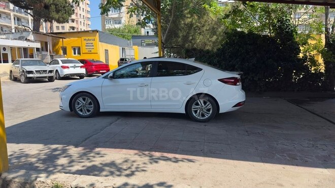Hyundai Elantra-7