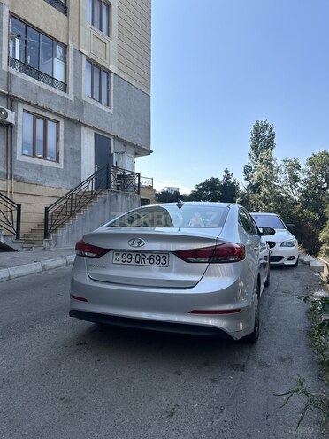 Hyundai Elantra-4