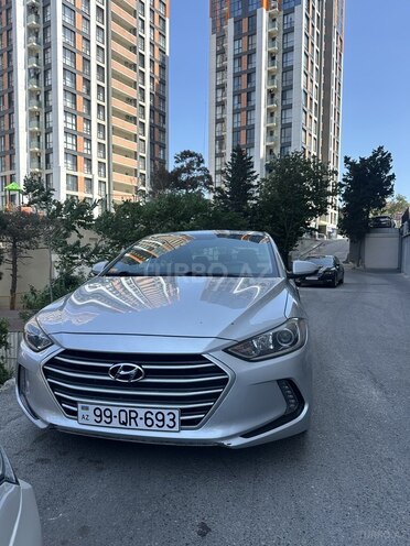 Hyundai Elantra-3