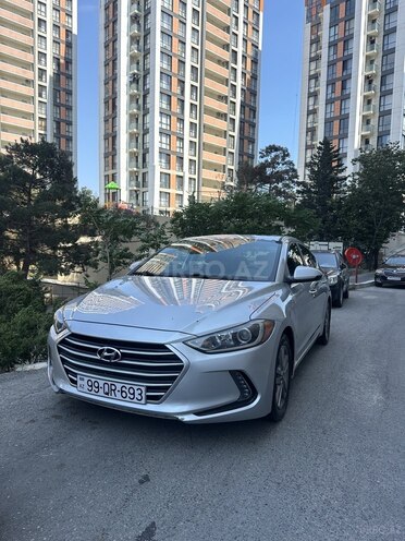 Hyundai Elantra-1