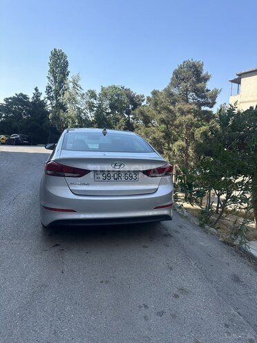 Hyundai Elantra-5
